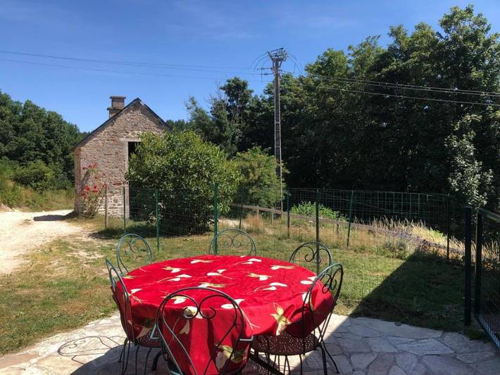 Gîte pour 4 personnes, avec vue et terrasse, animaux acceptés à Saint-Setiers - 2