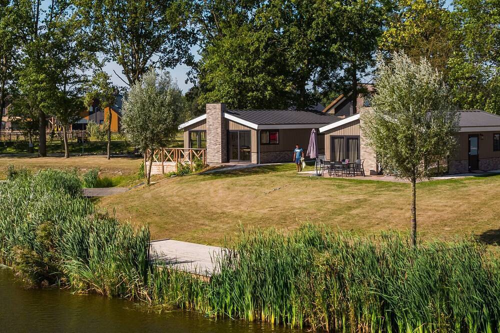 Chalet with 3 bedrooms and 2 bathrooms in Kampen, Lake Veluwe