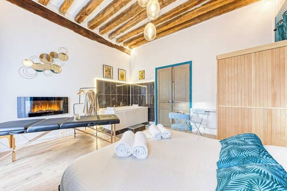 Appartement entier, Suite bien être - jacuzzi et sauna / love room Spa in Arpajon, Essonne