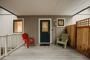 Log Cabin for 9 Guests in Glacier, North Cascades National Park, Picture 1