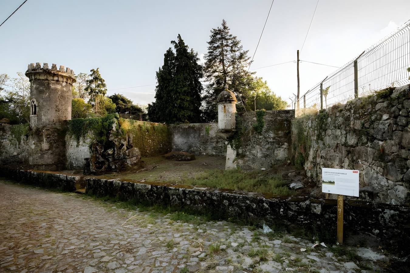 Villa 'Castelo De Portuzelo' with River Views, Private Pool and Wi-Fi in Santa Marta de Portuzelo, Viana do Castelo District