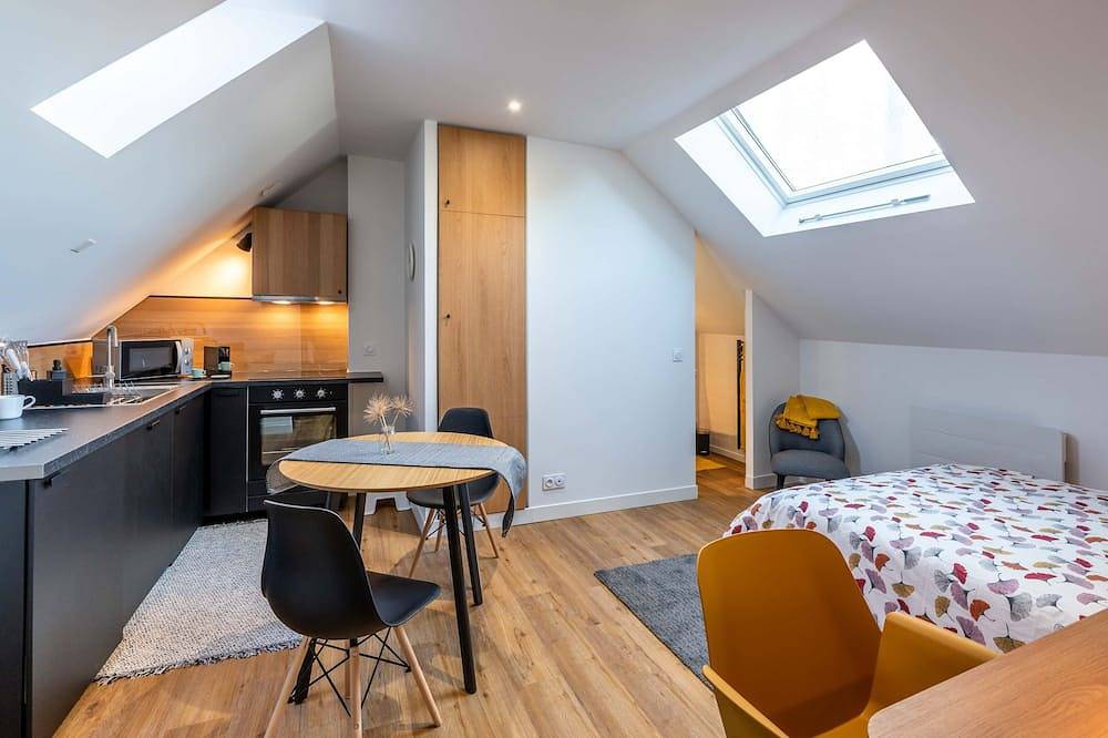 Apartamento entero, Studio C, in the center of town, cosy and warm. in La Roche-sur-Yon, Valle del Loira