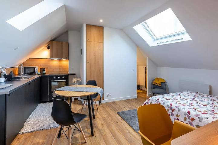 Ganze Wohnung, Studio C, in the center of town, cosy and warm. in La Roche-sur-Yon, Loire-Tal