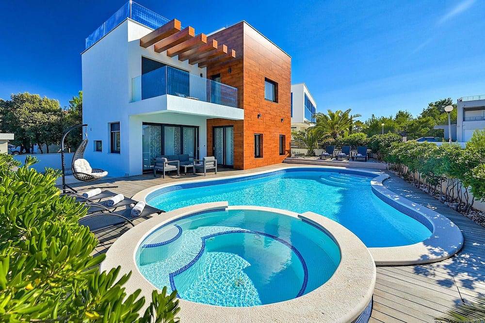 Casa vacanza a Zara a partire da 395€ a notte