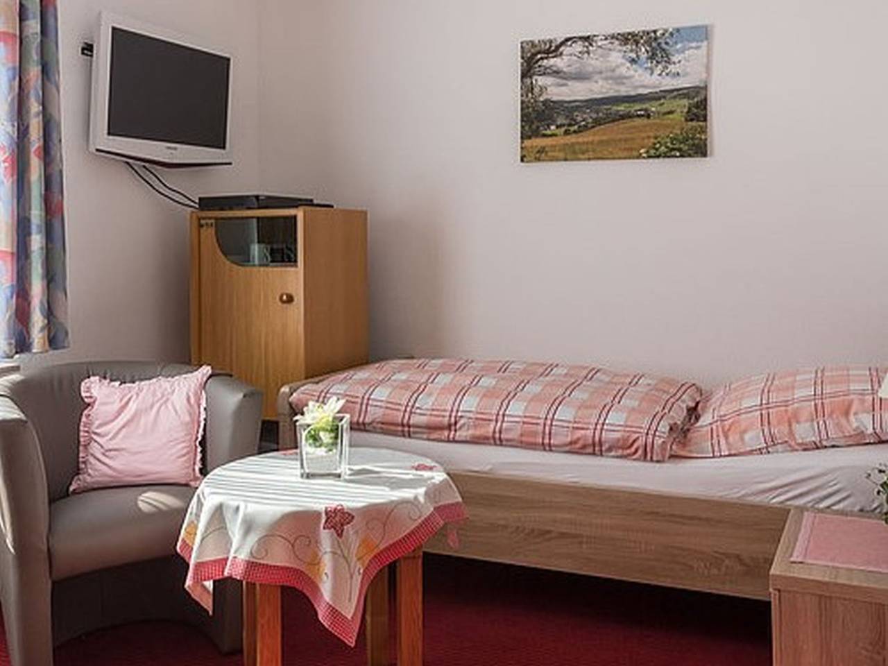 Landhaus Behle - Pension Landhaus Behle - Einzelzimmer "Schlemmerstübchen" in Willingen, die Mittelgebirge