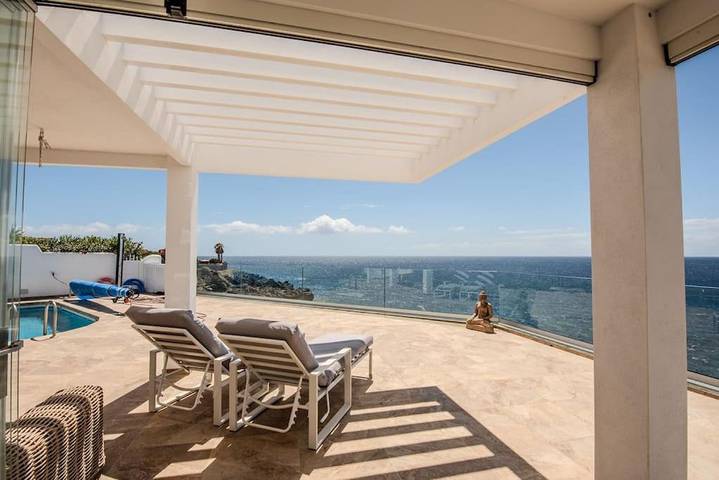 Chalet para 7 personas, con piscina además de vistas y terraza en Sueño Azul