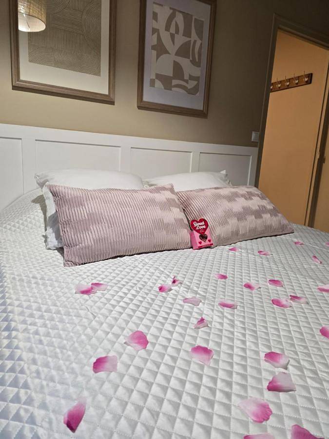 Chambre d’hôte pour 2 personnes, avec Balcon ainsi que Terrasse et Jardin à Roz-sur-Couesnon