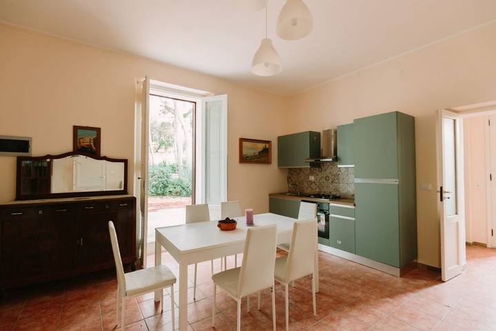 Appartement entier, Appartement de vacances pour 5 personnes avec jardin in Pizzolungo, Erice