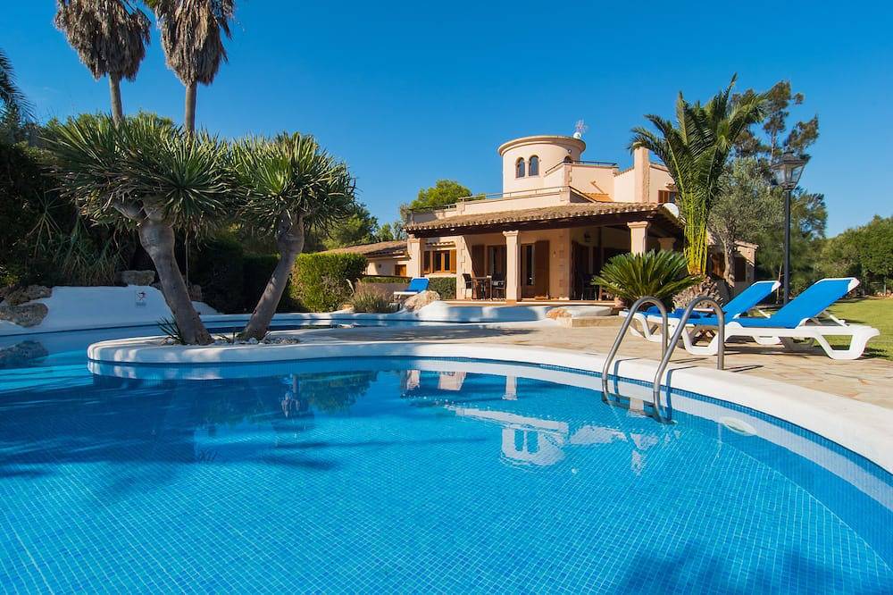 Finca Sanau Villa mit einem wunderschönen Garten und Pool. Free Internet in Cala Mitjana, Felanitx