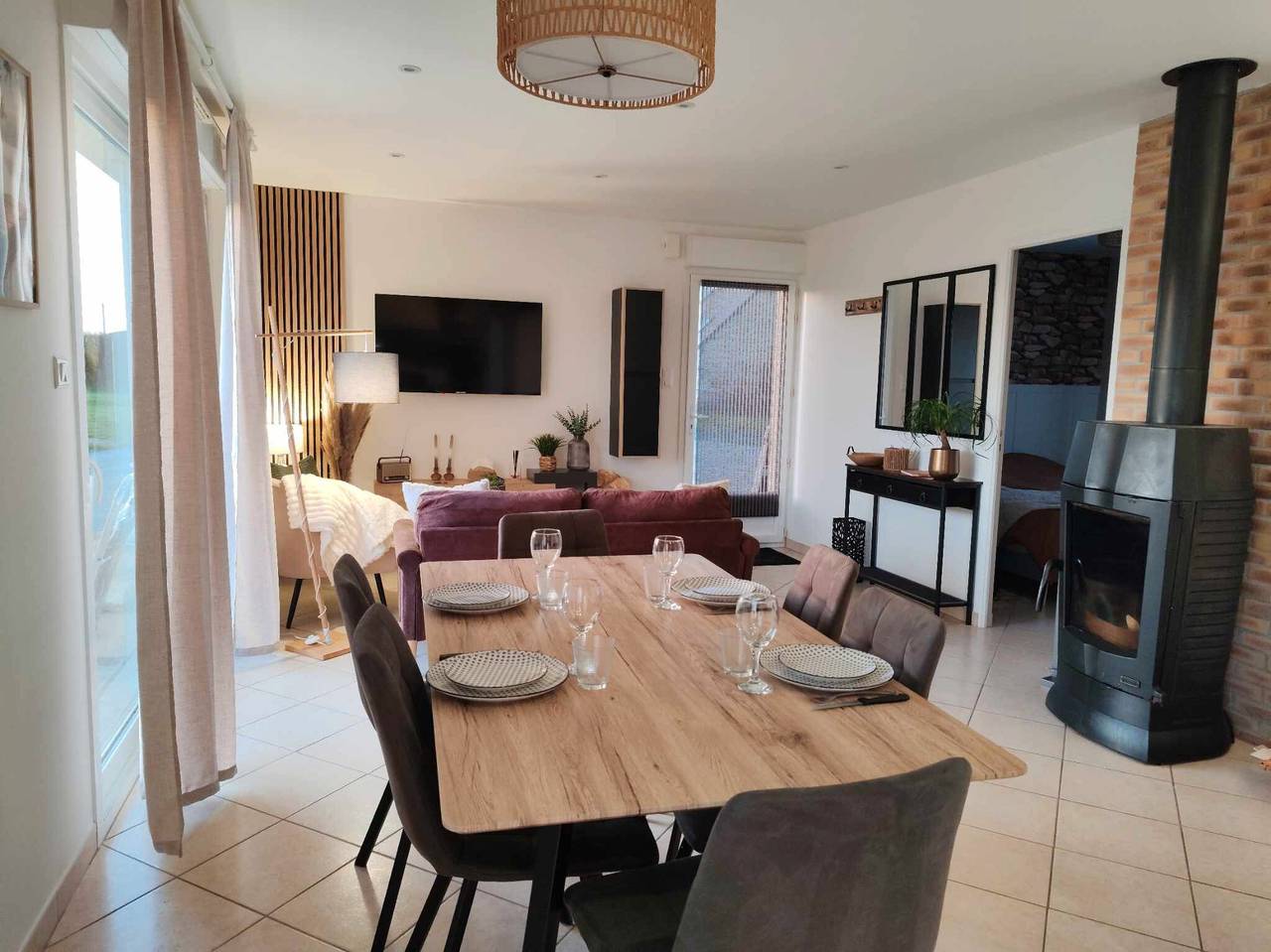 Gîte De L'entre 2 Côtes: Private Terrace, Garden & Wi-Fi in Vindefontaine in Vindefontaine, Coutances