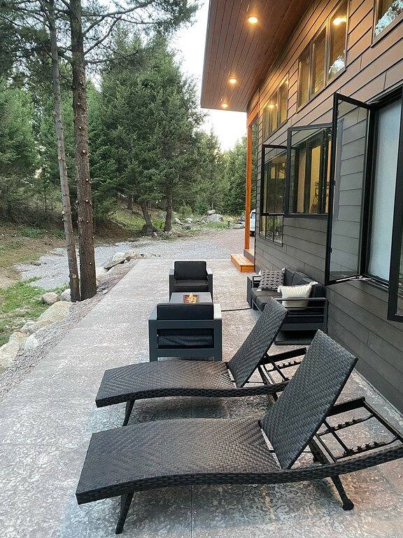 Romantic, Private Cabin with hot tub for couples. Close to Discovery Ski Hill in Granite County