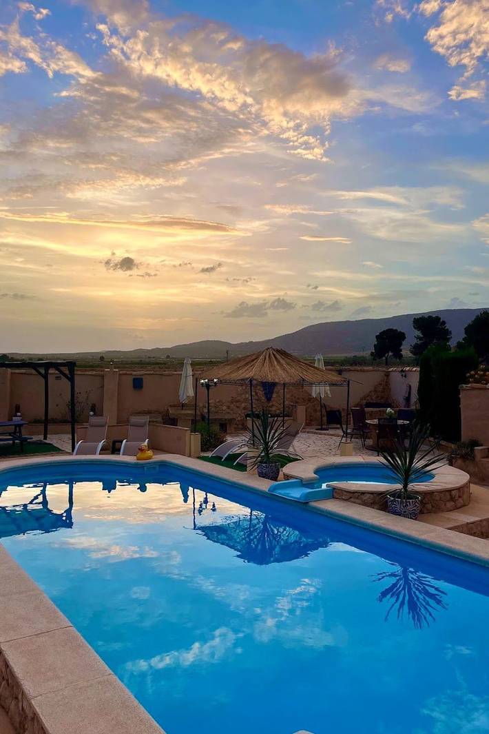 Casa rural para 14 personas, con jardín y terraza, Se admiten mascotas en Pinoso - 2