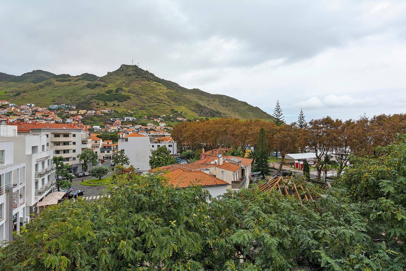 Apartamento inteiro, Apartamento 'Machico Beach Front' com Vista Mar, Wi-Fi e Ar Condicionado in Machico, Madeira