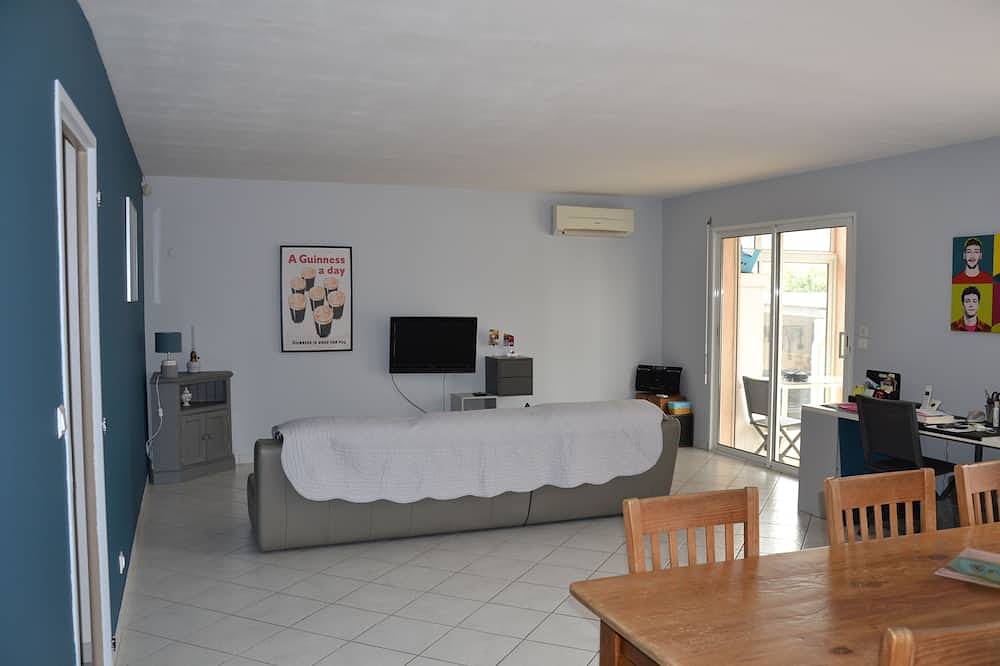 House with pool in residential area in Castelnau-le-Lez, Côte d'Améthyste