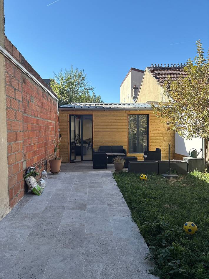 Maison de vacances 'Loft Atelier Paris' avec terrasse partagée, Wi-Fi et climatisation in Montreuil, Seine-Saint-Denis