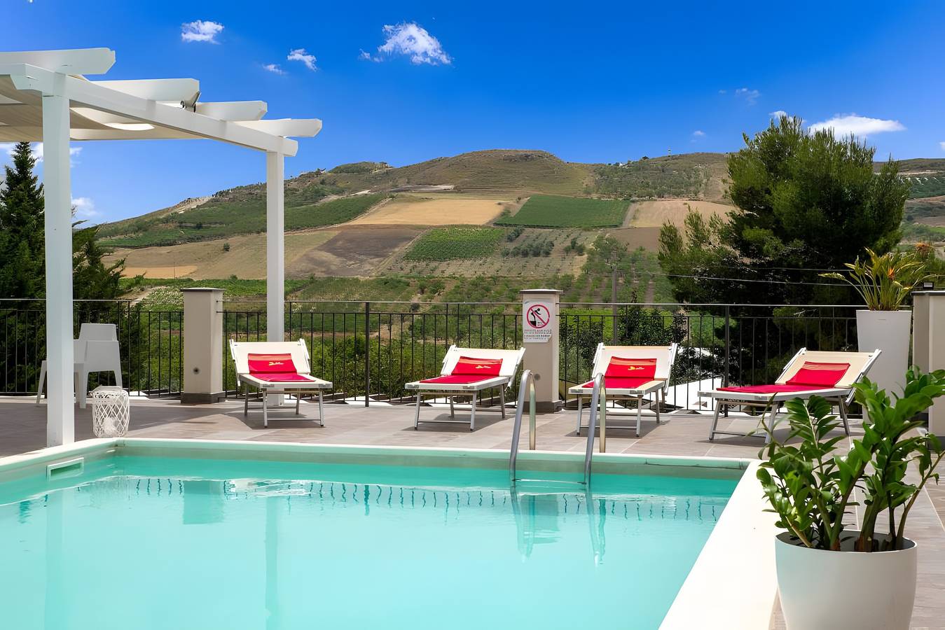 Apartamento entero, Apartamento 'Spassu' con piscina, jardín, Wi-Fi y aire acondicionado in Provincia de Caltanissetta