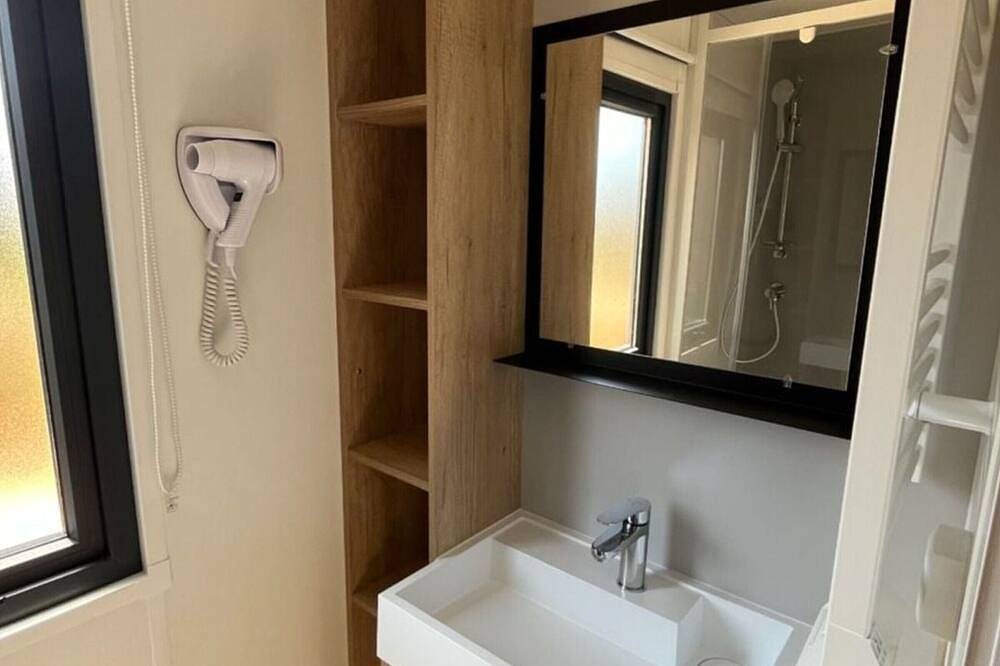 Mobil-home confortable avec terrasse pour 6 personnes à Dolus-d'Oléron in Dolus-d'Oléron, Côte de Beauté