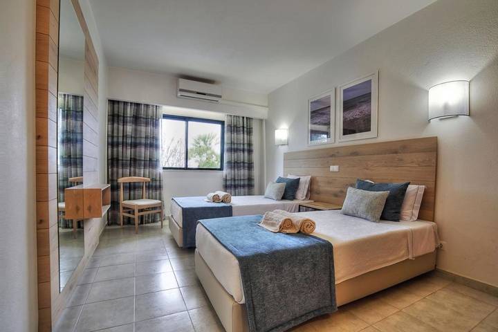 Ferienpark für 5 Personen, mit Kinderpool und Garten sowie Pool und Ausblick in Portugal - 2