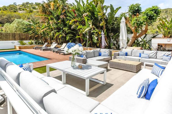 Chalet para 20 personas, con vistas además de jardín y piscina - 1