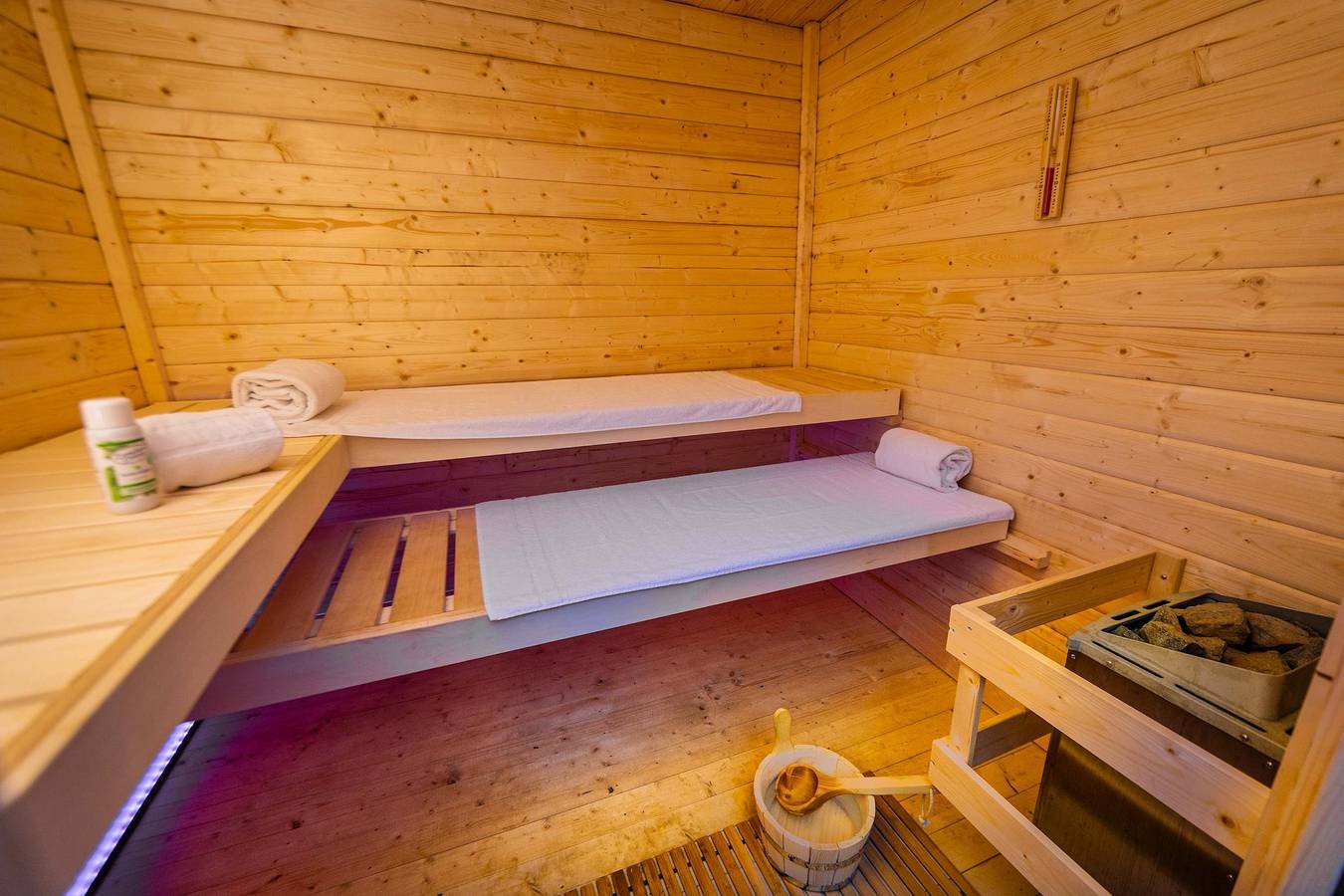 Rheinsteig Chalet | Whirlpool-Sauna-Billard-Kicker in Bendorf, Landkreis Mayen-Koblenz