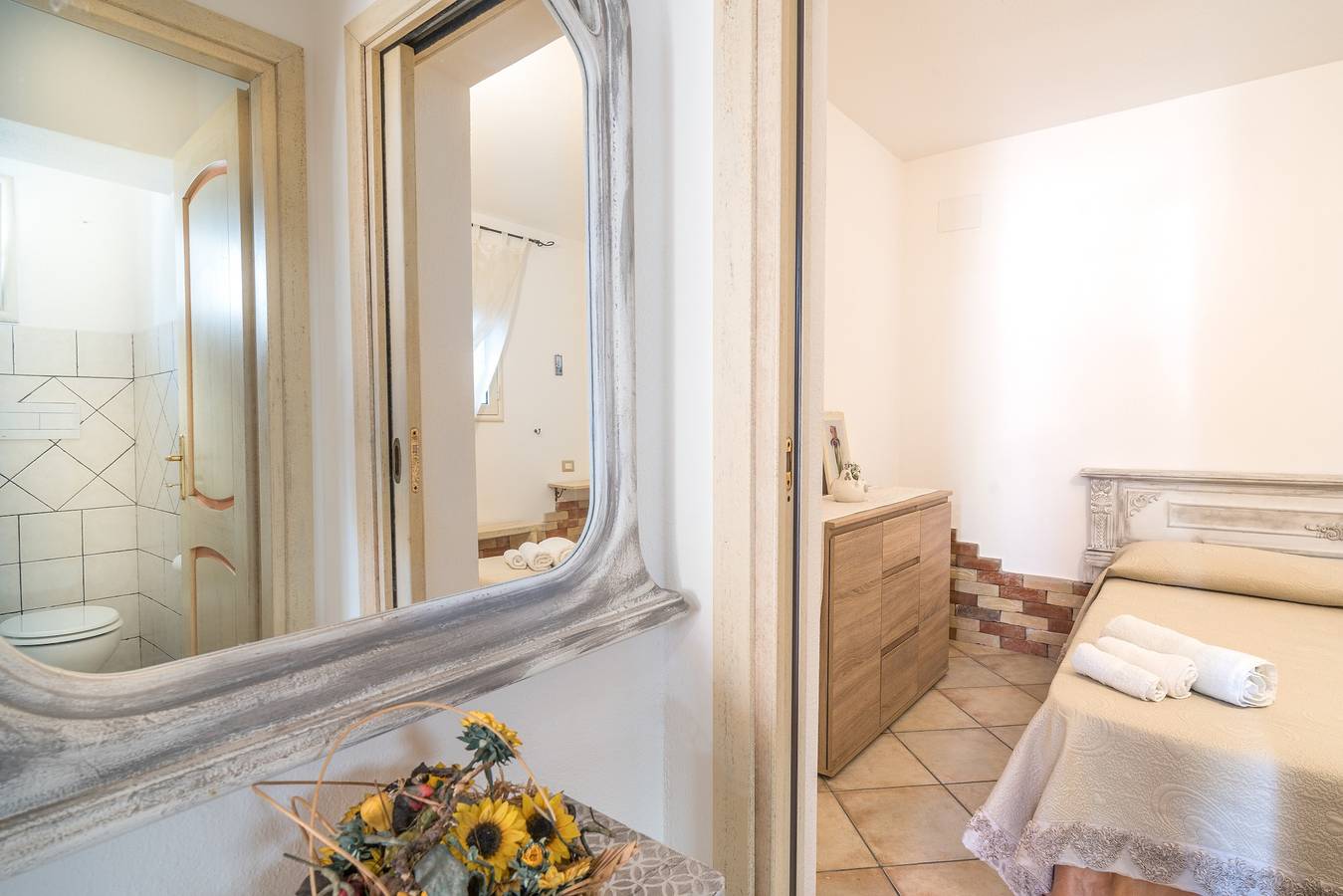 Ganze Wohnung, Ferienwohnung 'Le Lantane 2' mit Bergblick, Wlan und Klimaanlage in Irgoli, Barbagia