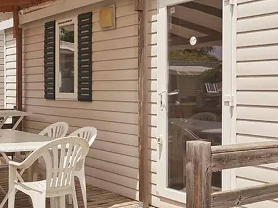 Camping Le Hameau des Pins - Stacaravan 6 personen - Comfort | 2 Slaapkamers | 4/6 Pers | Verhoogd terras | Airconditioning in La Moutone, La Crau