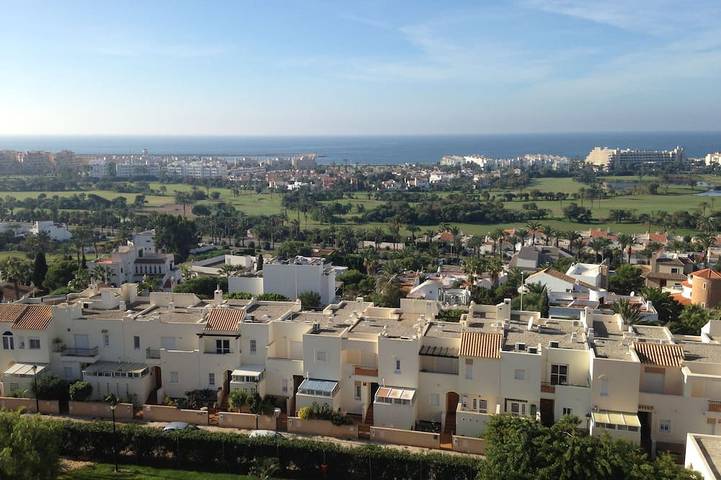 Apartamento de vacaciones para 4 personas, con piscina además de jardín y terraza - 1