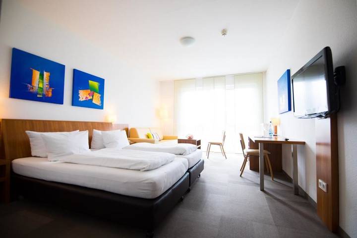 Hotel für 4 Personen, mit Terrasse und Garten sowie Seeblick in Rheinebene - 3