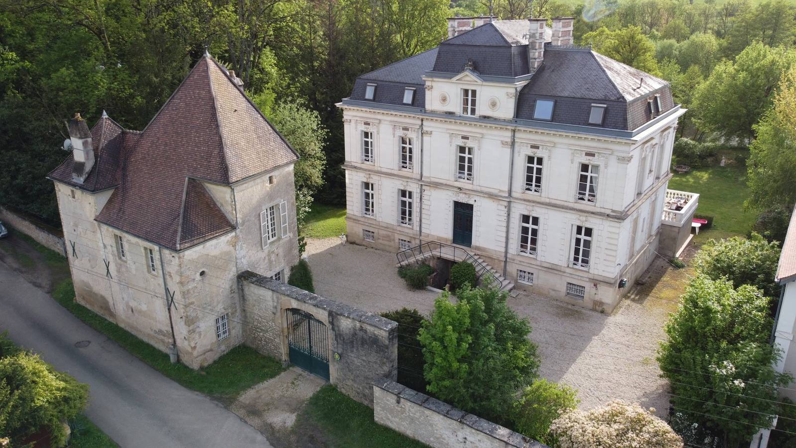 Château située sur un parc de plus d'1,5 ha in Sermizelles, Arrondissement d'Avallon