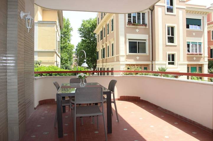 Ferienwohnung für 4 Personen, mit Balkon und Garten in Lido di Ostia
