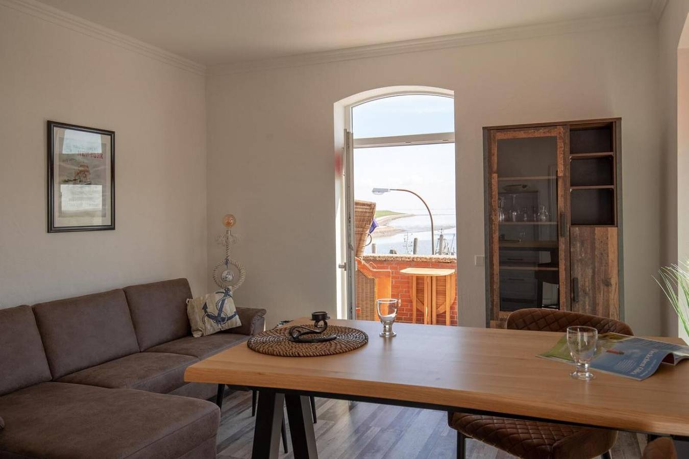 Ganze Wohnung, Apartment 'Ankerplatz Über Dem Hafen - Pub' mit Meerblick, Balkon und Wlan in Tammensiel, Pellworm