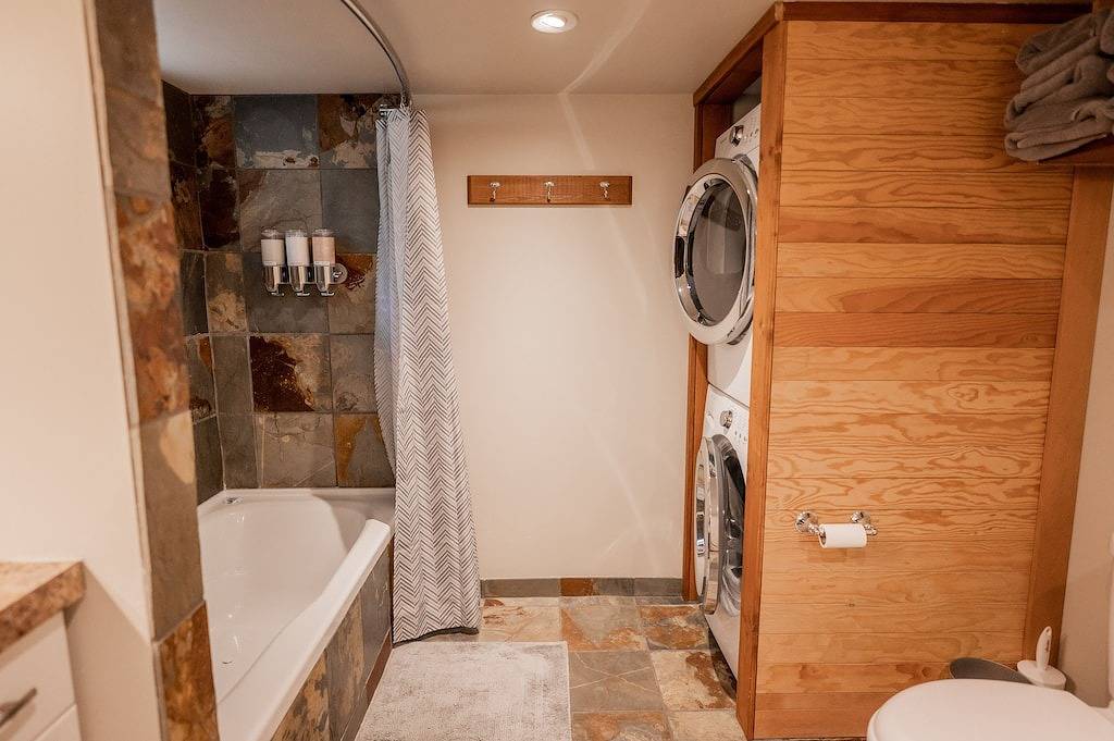 Das Chesterman Beach Paradise liegt nur einen kurzen Spaziergang von unserem Sonnendeck entfernt. Lesen Sie unsere Bewertungen! in Tofino, Alberni-Clayoquot Regional District