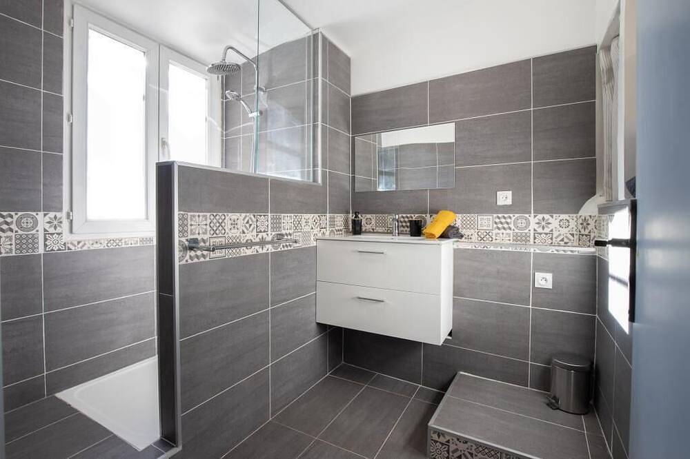 Apartamento entero, Magnifique Duplex Situé en Plein Cœur de Ville - Idéal Seul ou Couple - Wifi in Carpentras, Parque natural regional del Mont Ventoux