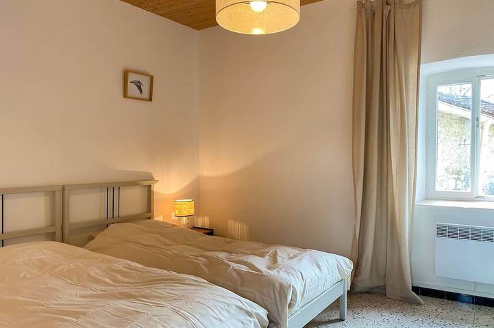 Gîte pour 6 personnes, avec jardin ainsi que terrasse et piscine à Saint-André-de-Cruzières - 4