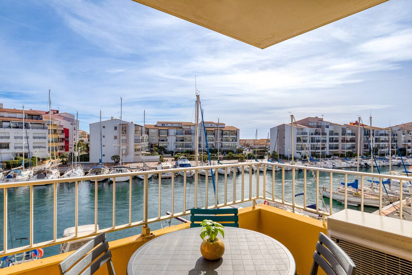 Appartement entier, Appartement 'Super Sur L'Ile Des Pêcheurs' avec vue sur la mer, terrasse privée et climatisation in Cap d'Agde, Agde