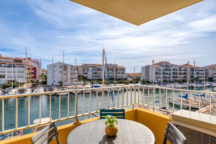 Appartement entier, Appartement 'Super Sur L'Ile Des Pêcheurs' avec vue sur la mer, terrasse privée et climatisation in Cap d'Agde, Agde