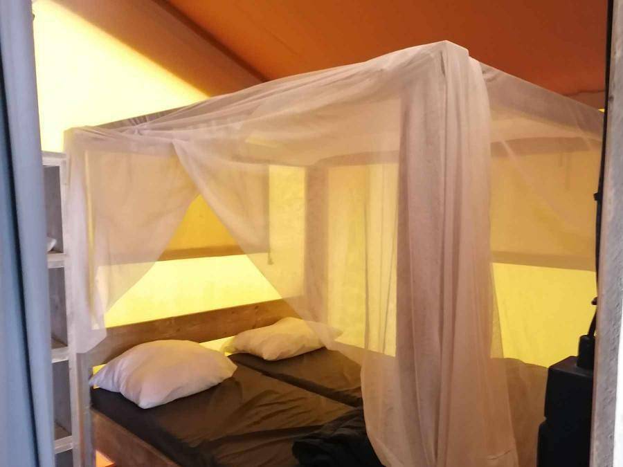 Camping Coeur d'Ardèche - Tente en toile et en bois 6 personnes - Tente Safari 6 places climatisé 6 pers in Saint-Vincent-de-Durfort, Parc naturel régional des Monts d'Ardèche