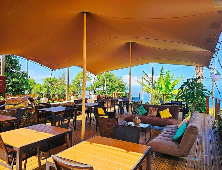 Tente pour 4 personnes, avec jardin et jacuzzi dans DOM-TOM