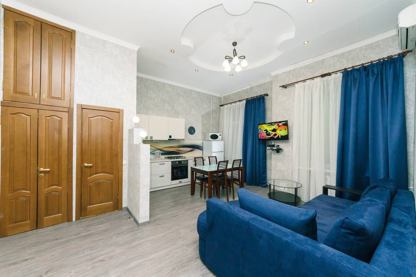 Entire holiday apartment, Two bedrooms. Studio 5a Baseina str. in Kyiv, Ukraine