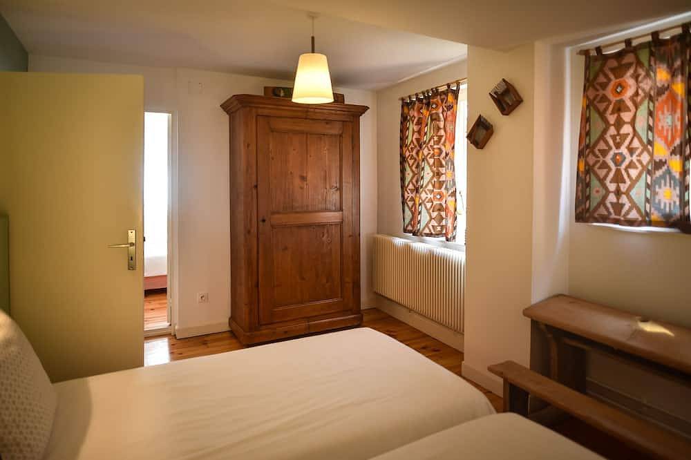 Cosy and quiet gîte with a paved courtyard planted with flowers, 5 minutes from the center. in Ribeauvillé, Parc naturel régional des Ballons des Vosges