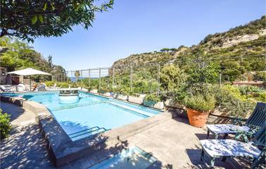 Ferienhaus für 16 Personen, mit Garten und Whirlpool sowie Pool auf Ischia