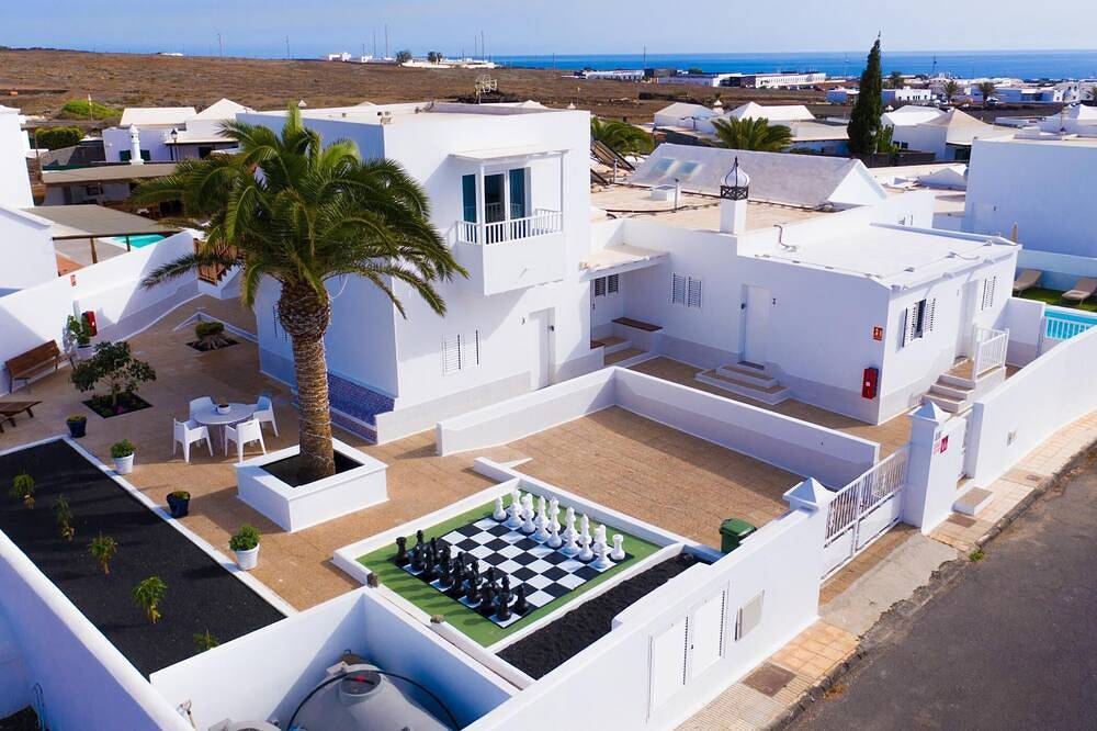 Apartamento entero, Apartamento luminoso cama matrimonio king size, vistas montaña y balcón in Tahiche, Teguise