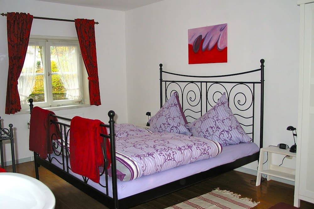Ferienhaus+Ferienwohnung, 150qm+60qm, insgesamt 5Sz für 16-18 Pers., Kickertisch in Hellenthal, Rureifel (Nordrhein-westfalen)
