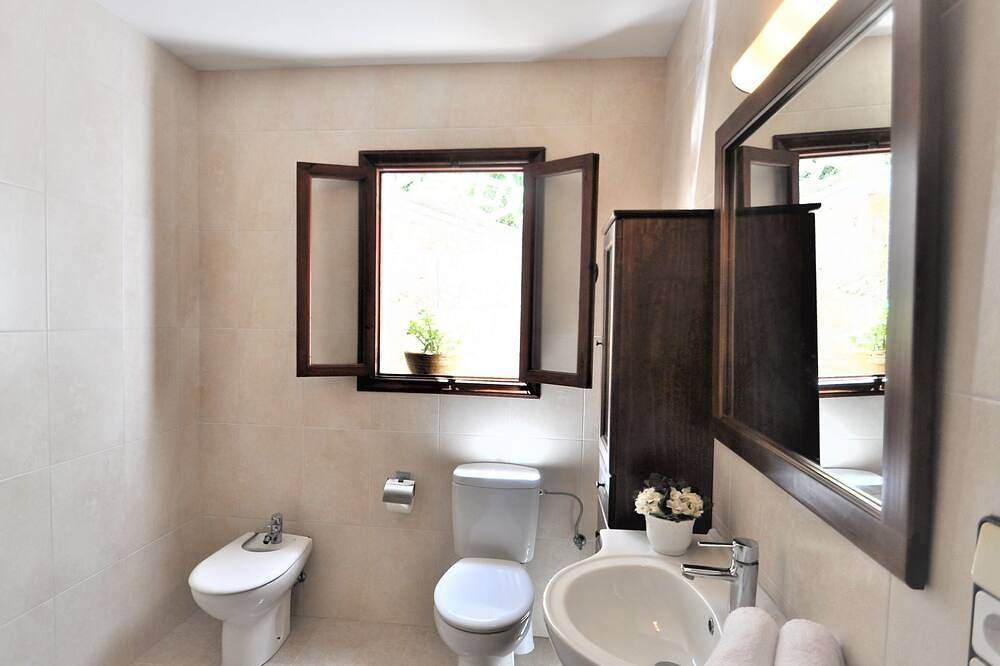 Villa con piscina privada, wifi, aire acondicionado y vistas a montaña ideal pa in Esporles, Mallorca Oeste