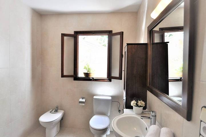 Villa con piscina privada, wifi, aire acondicionado y vistas a montaña ideal pa in Esporles, West Majorca