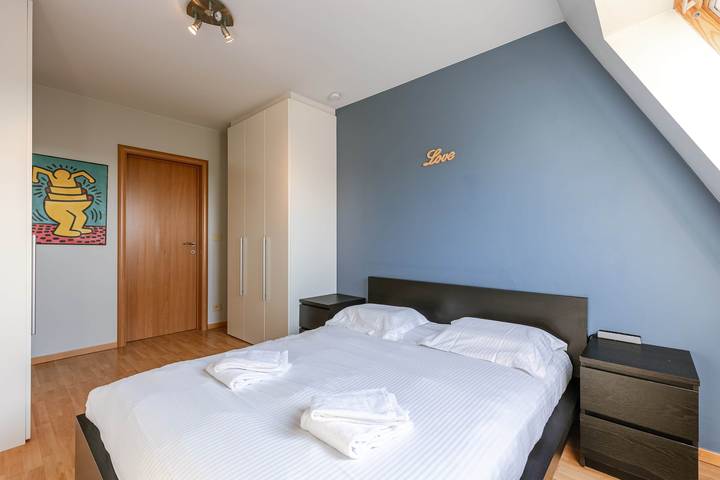 Ganze Wohnung, 3Br coastal retreat w/ parking & balcony in De Haan, Belgische Küste