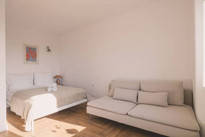 Ganze Wohnung, 2Homerent Brillante | Elegant Airport View Studio | Near Old Town & City Center in Bromberg, Kujawien-Pommern