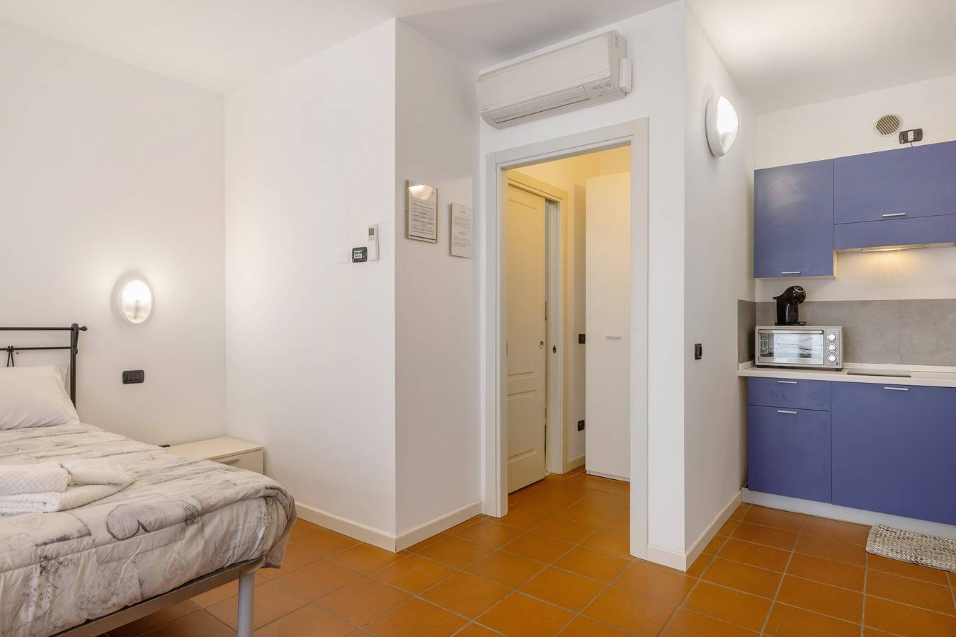 Gehele studio, Studio Appartement 'Dimora Il Feudo Apt 2' met Gedeeld Zwembad, Wifi en Airconditioning in Asti (Gemeente), Provincie Asti