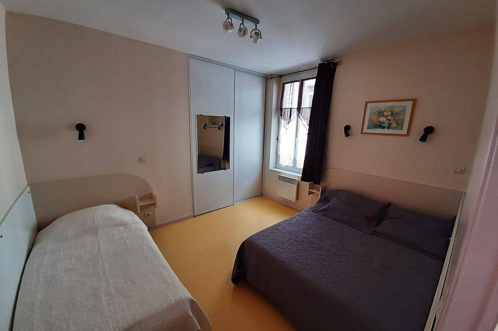 Apartamento entero, Apartment, close to the thermal baths in the town center, on the 2nd floor. in La Bourboule, Parque Natural Regional Volcans d'Auvergne