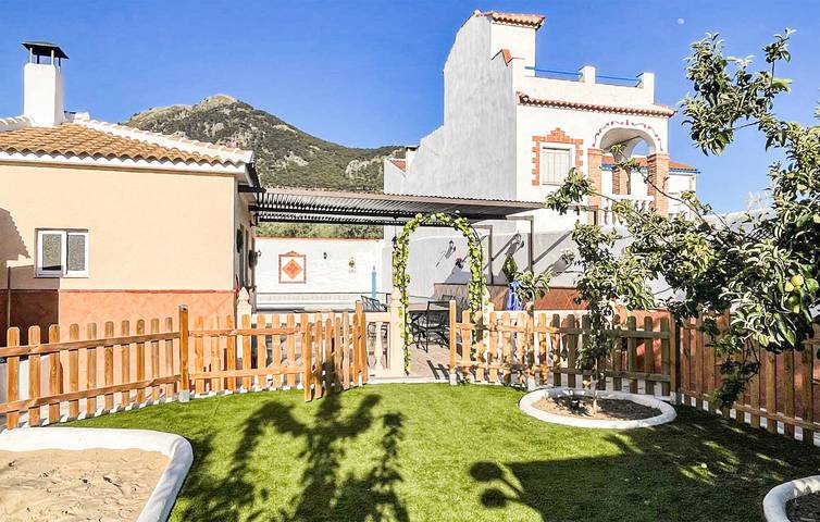 Apartamento para 9 personas, con Terraza además de Jardín y Piscina en Rute